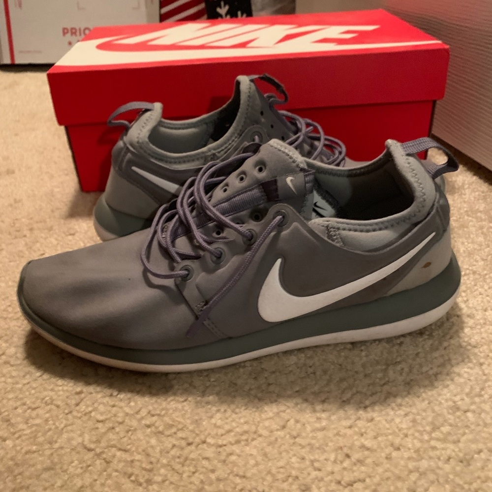 Roshe 2s Size 6.5